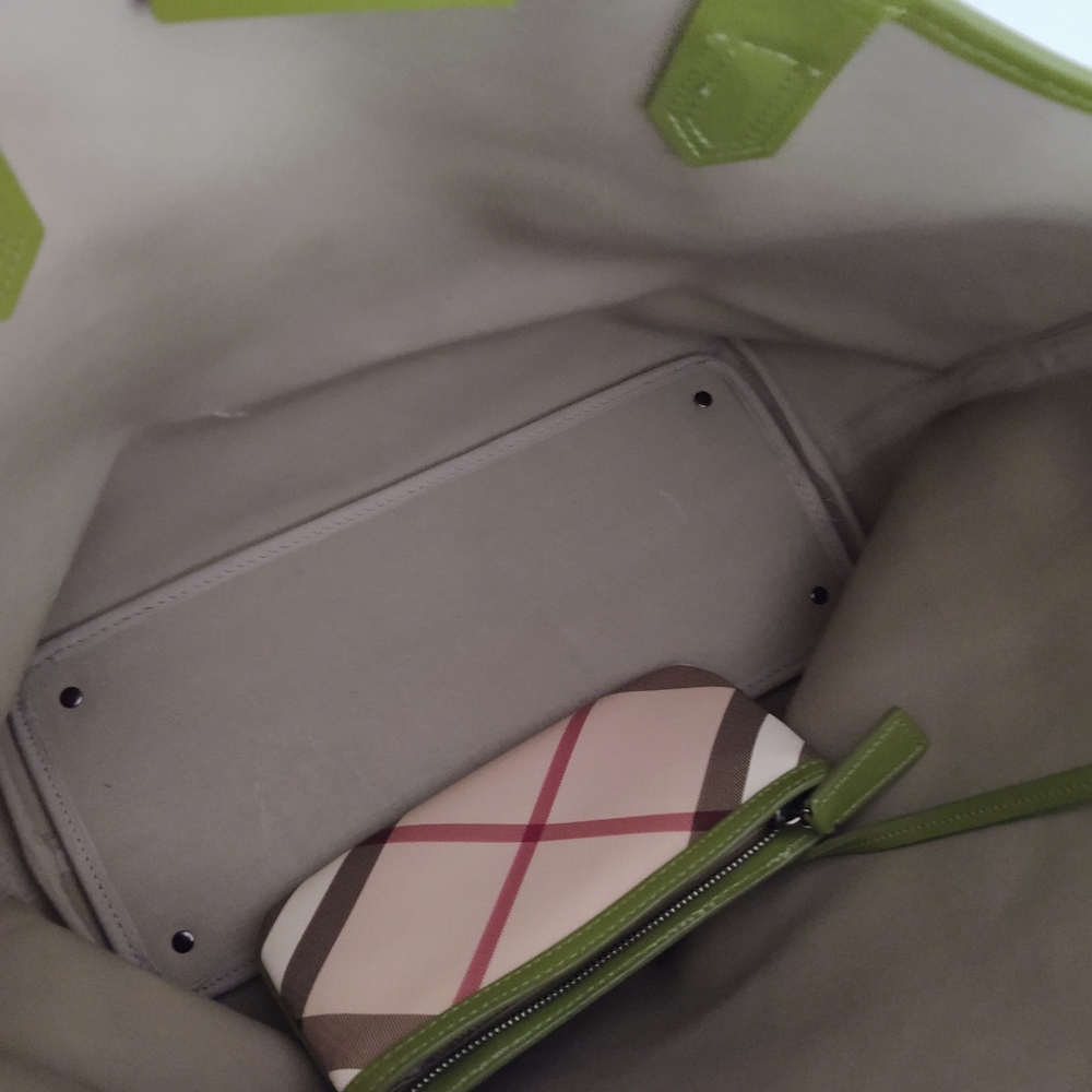 Burberry Nickie Nova Check Large Tote - Picture 13 of 15